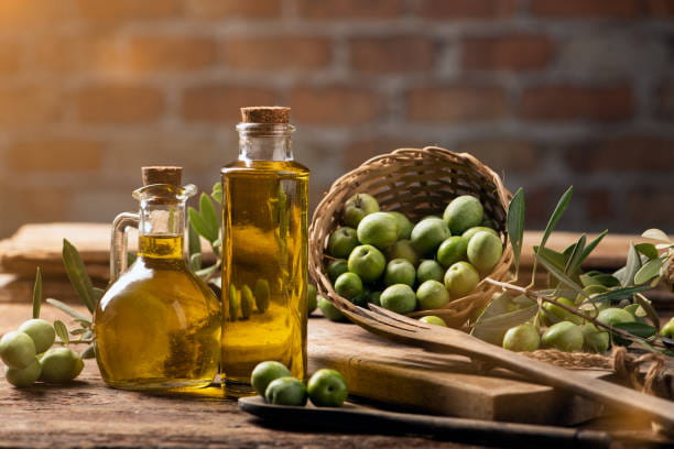 تصویر 3 از روغن زیتون فومنات تهیه‌ شده از زیتون‌ های مرغوب شمال کشور